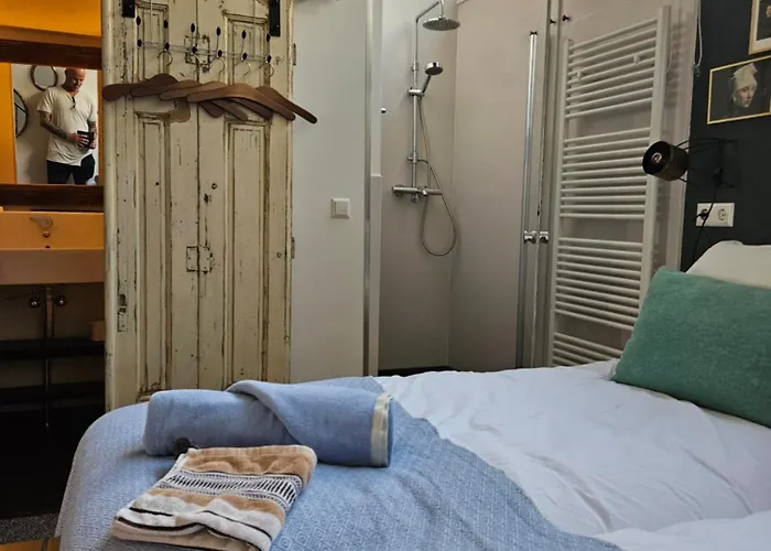 Waterfront بيت ضيافة